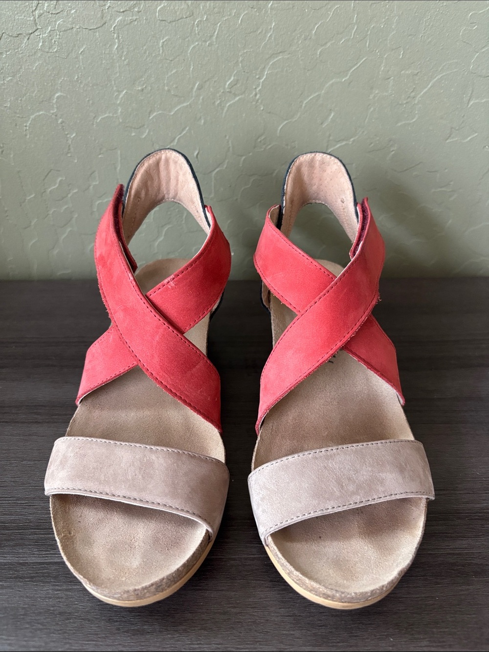 Naot Vixen Tri-Color Stone Brick Red Sterling Wedge Suede Sandal Size 35 - Picture 3 of 7